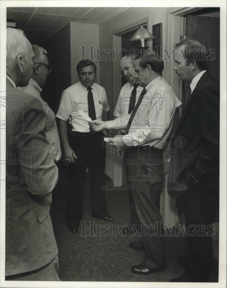 1986 Fob James and Supporters in City Hallway, Running for Governor - Historic Images