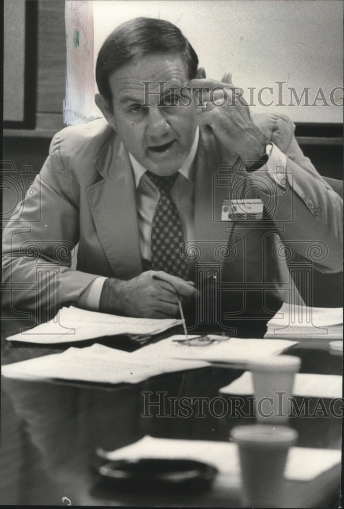 1982 Governor of Alabama Fob James at Birmingham News - Historic Images