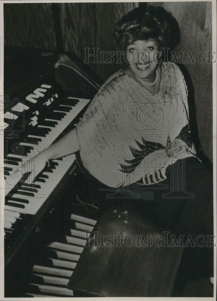 1987 Musician Dorothy Jackson with Keyboards - Historic Images