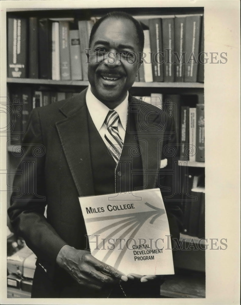 1989 President of Miles College Dr. Leroy Johnson - Historic Images