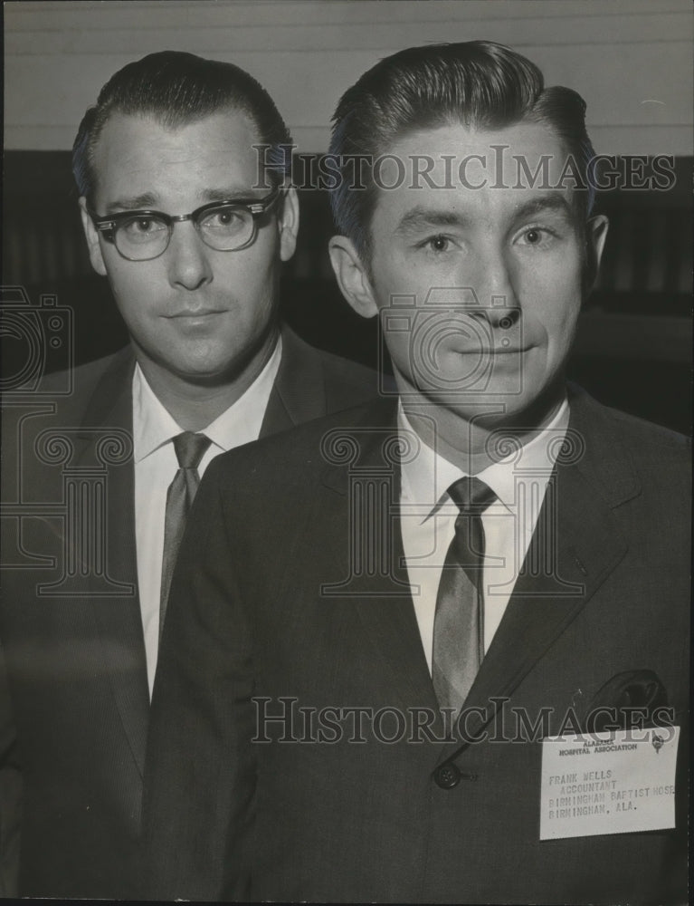 1966 Press Photo Frank Wells and Elmo Elrod, Chief Accountants of Boaz Hospital - Historic Images