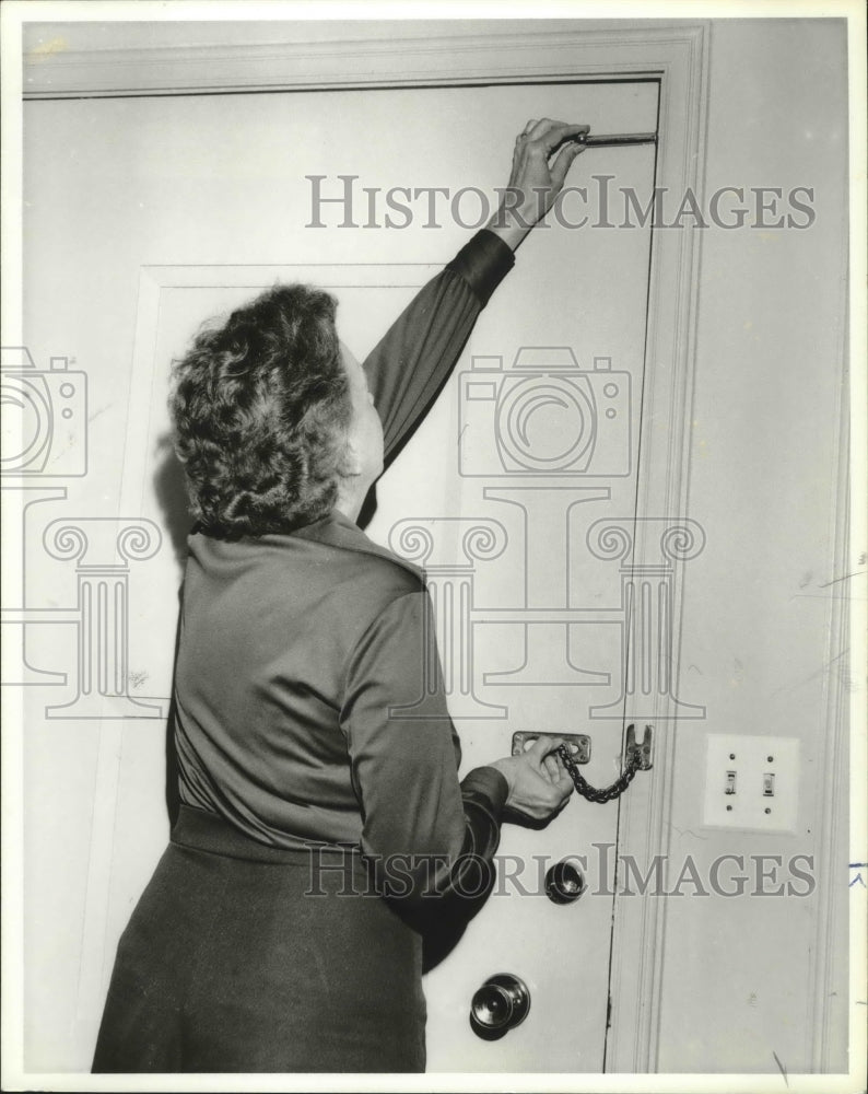 1979 Amanda Smith secures her door with locks after Burglary, Crime - Historic Images