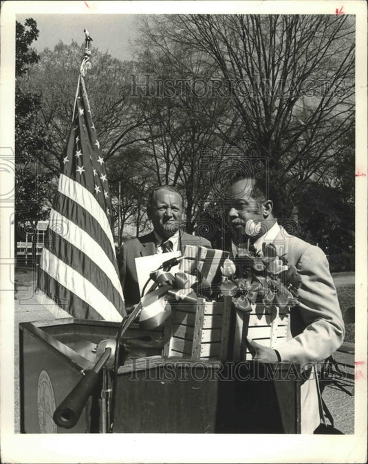 1981 Mayor Richard Arrington with Charles Butlerman at Event - Historic Images