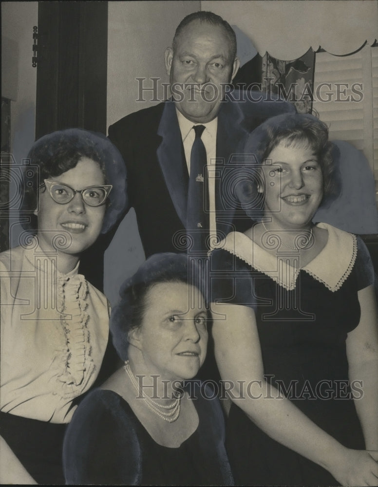 1960 Press Photo Robert C. Arthur and Family, New Board Appointee, Alabama - Historic Images