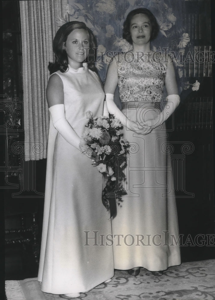 1968, Miss Loyer Lawton Ager, daughter of Doctor and Mrs. Law Lamar - Historic Images