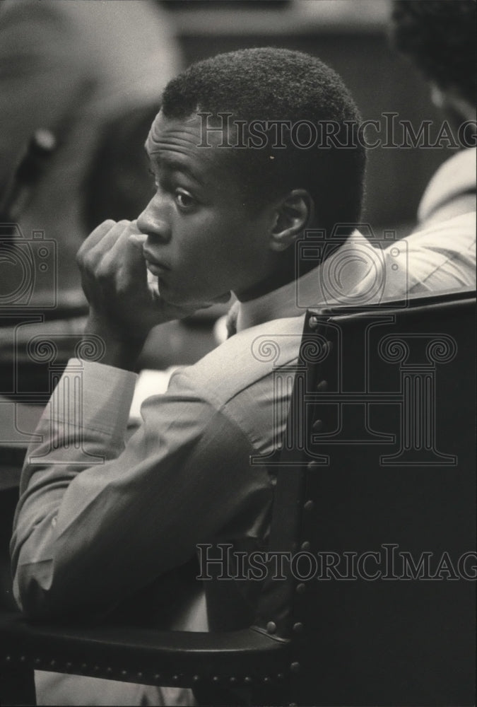 1982, Wayne Agee listens attentively, Crime - Murder - abna33757 - Historic Images