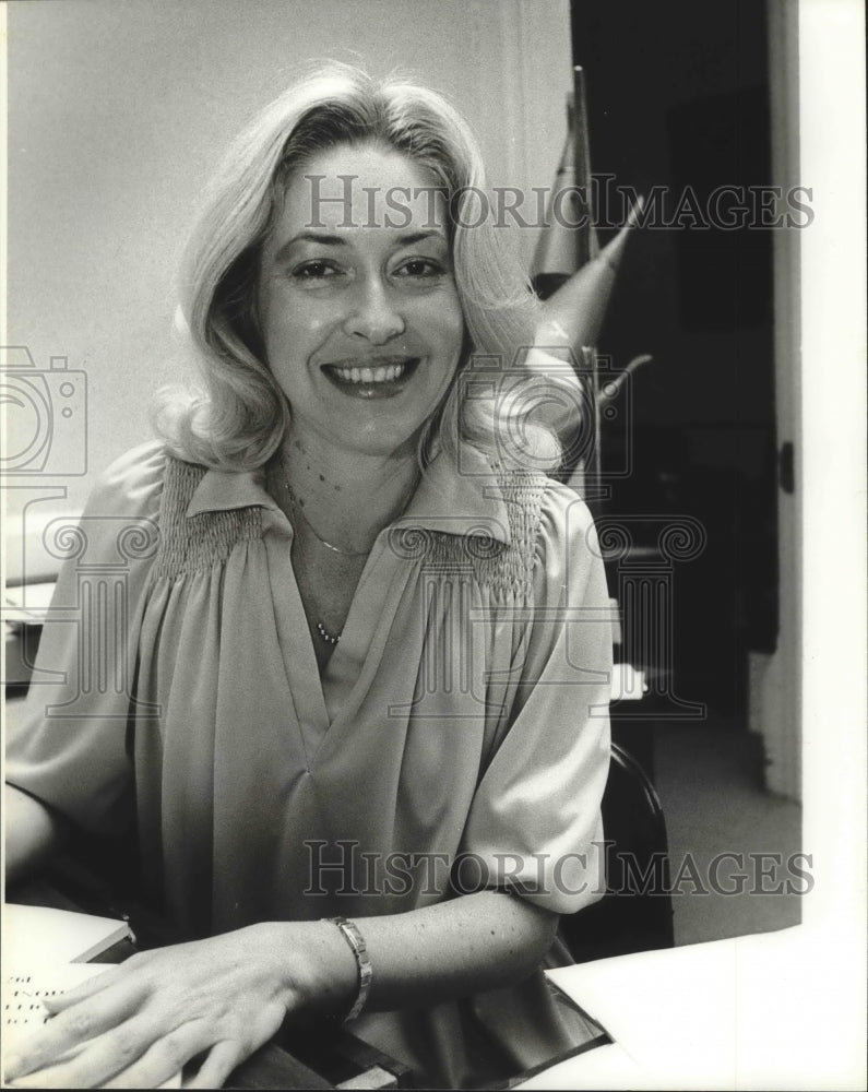 1979 Sonya Little, Secretary to legal advisor, Alabama - Historic Images