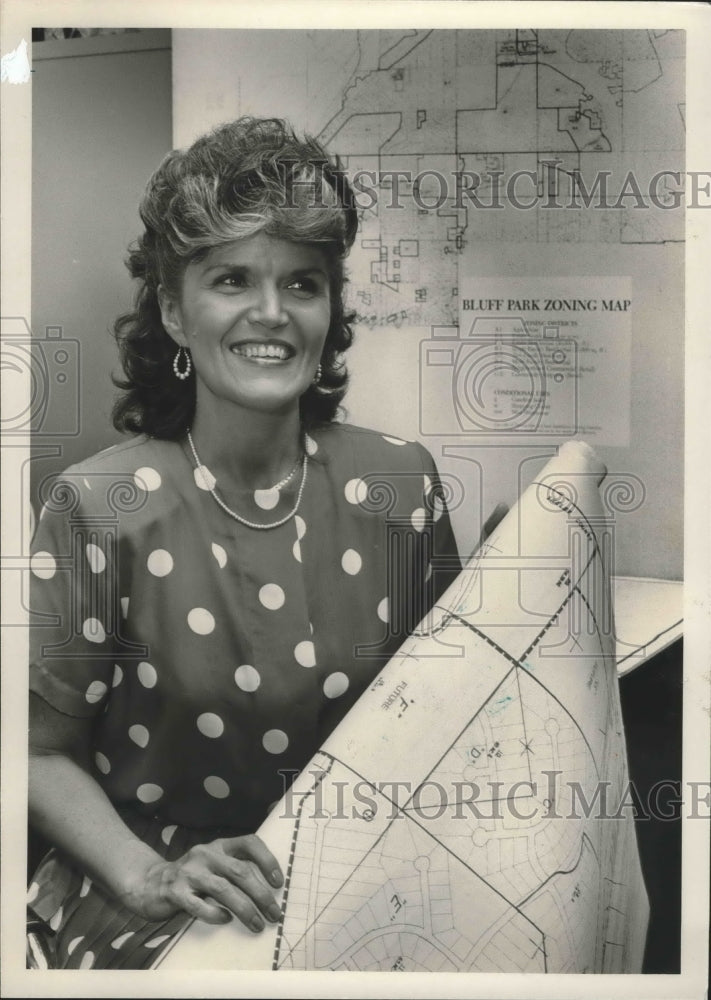 1987, Hoover city clerk Linda Crump holds map - abna33860 - Historic Images