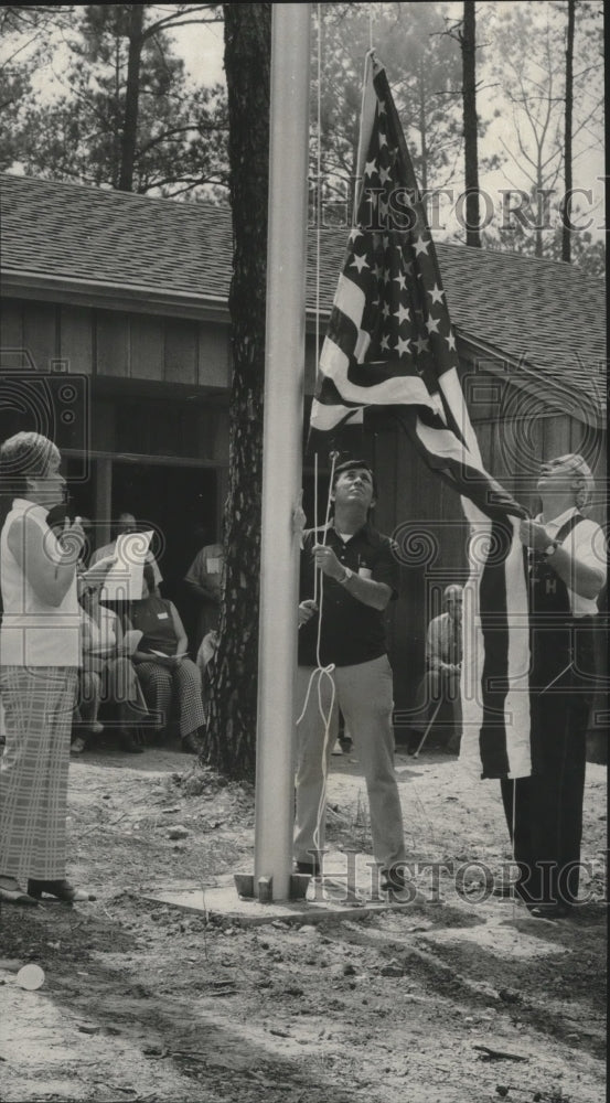 1975 Press Photo Flag is raised at ASCCA camp - abna33878 - Historic Images