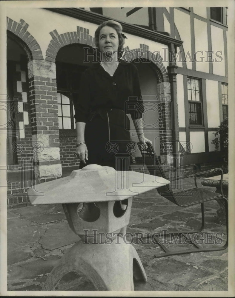 1963 Press Photo Mrs. Alston Callahan outside of home, Birmingham, Alabama - Historic Images