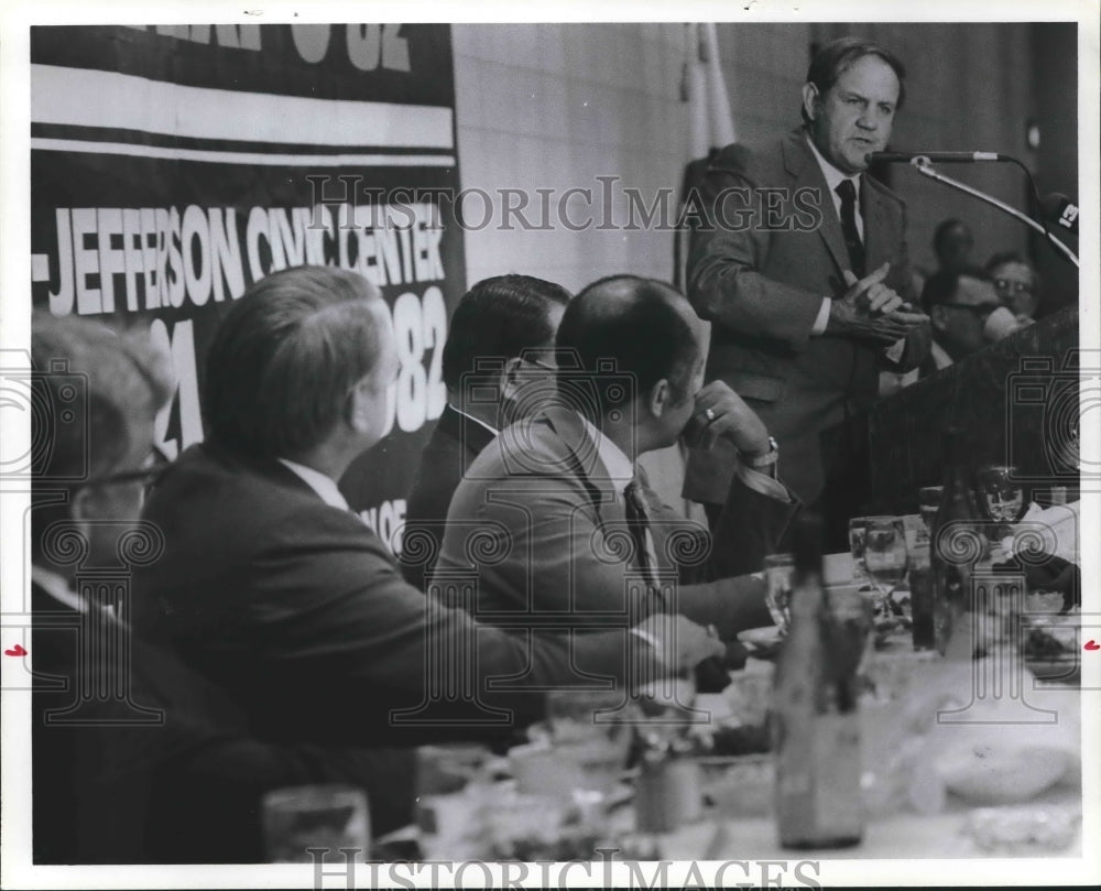 1982 Governor Fob James of Alabama Talks to Industrial Eposition - Historic Images