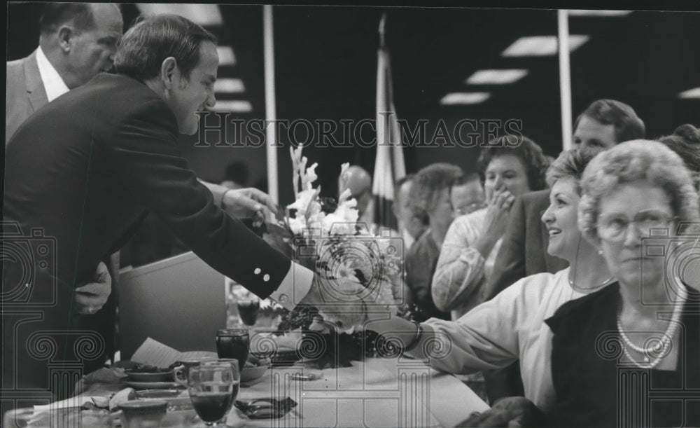 1979 Fob James, Governor of Alabama, Shakes Hands with Crowd - Historic Images