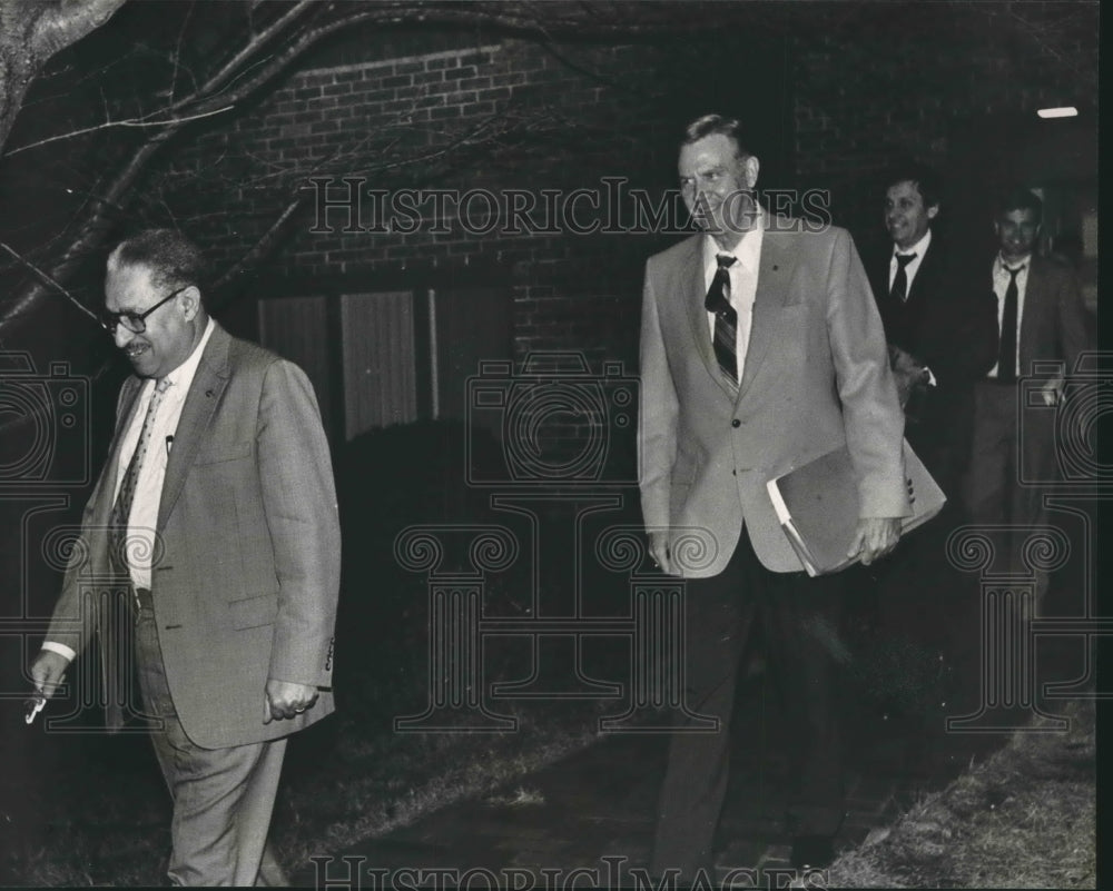 1985, Personnel Board members Walk to Meeting - abna33942 - Historic Images