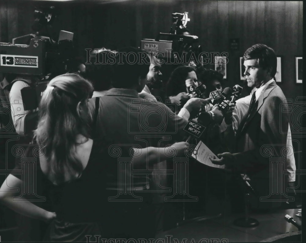 1981, Reporters talk to Jefferson County Personnel Board Members - Historic Images