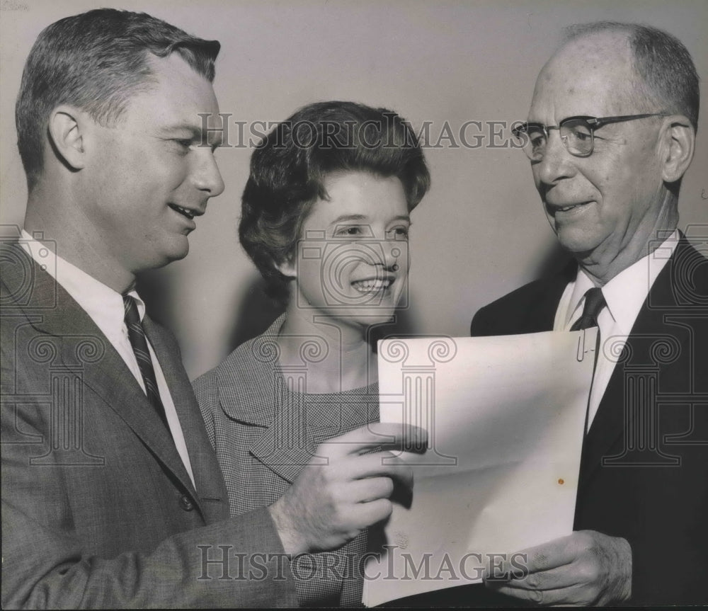 1992, Alex Lacy, Mrs. Wallace Boothy, Joseph Greene Raise Money - Historic Images