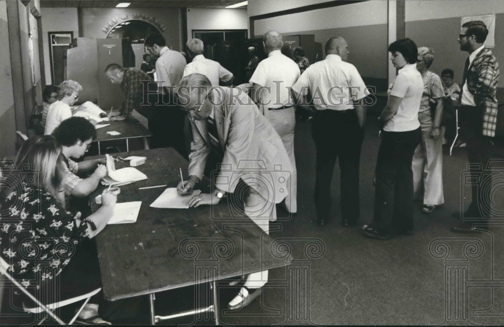 1980, Citizens Voting in Hoover Mayoral Runoff Election - abna34035 - Historic Images