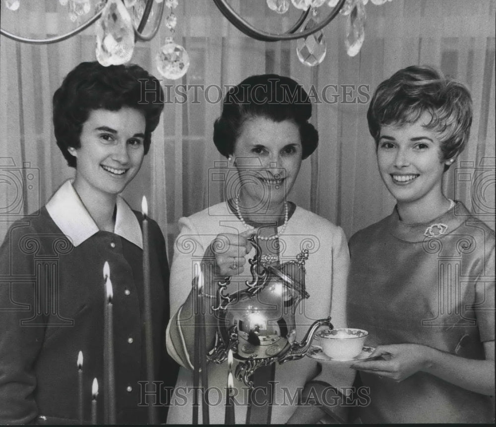 1967 Press Photo Party goers at Christmas party with Mrs. Henry Frech, Others - Historic Images