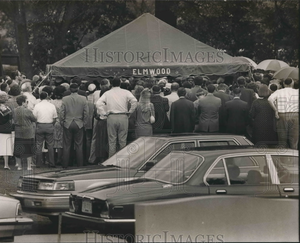 1989 Graveside Services for Julie Love, Murder Victim in Elmwood - Historic Images