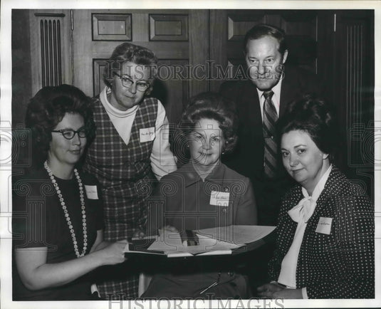 1973 Press Photo Mrs. Arlene Lowe, Environmental Quality Council in Opelika - Historic Images