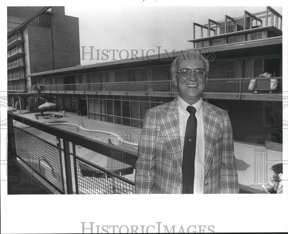 1980, Tom Kelly, Restaurant Manager of Ramada Inn by Pool - abna34078 - Historic Images