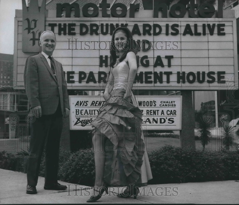 1968 Press Photo Parliament House, Thomas R. Kelly with Actress Sherrill Davis - Historic Images