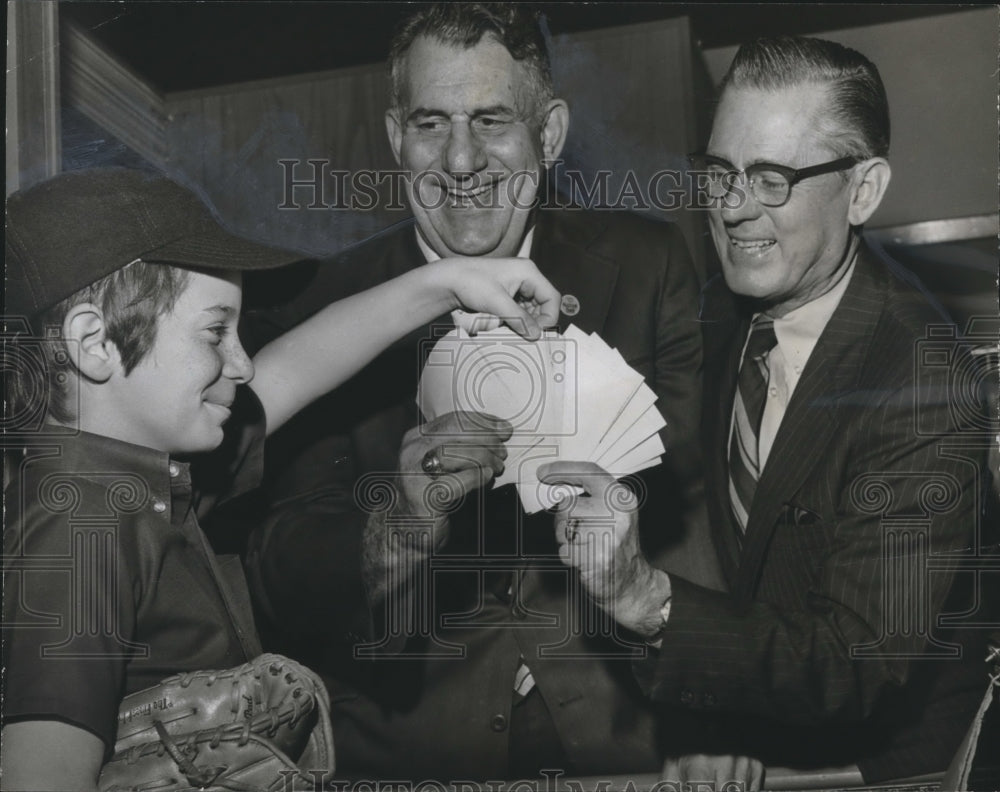 1972 Press Photo Harold (Bo) Blach III gets Braves-Orioles ticket from Others-Historic Images