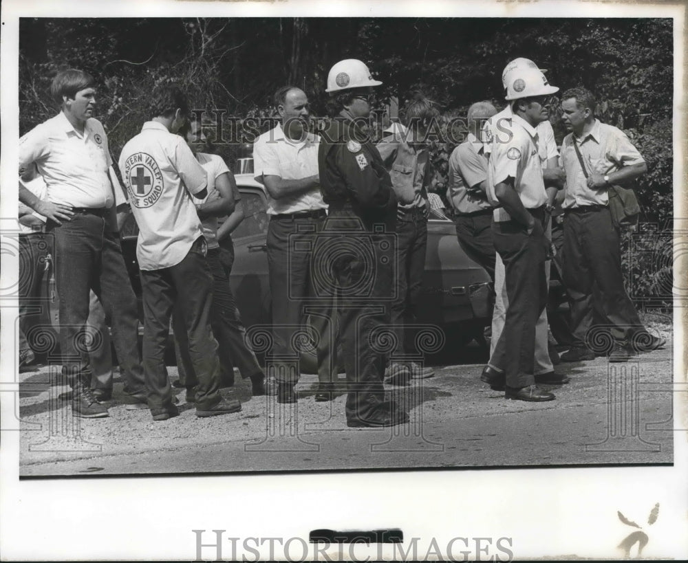 1974, Workers and Paramedics during search for Bobby Duke Jr. - Historic Images