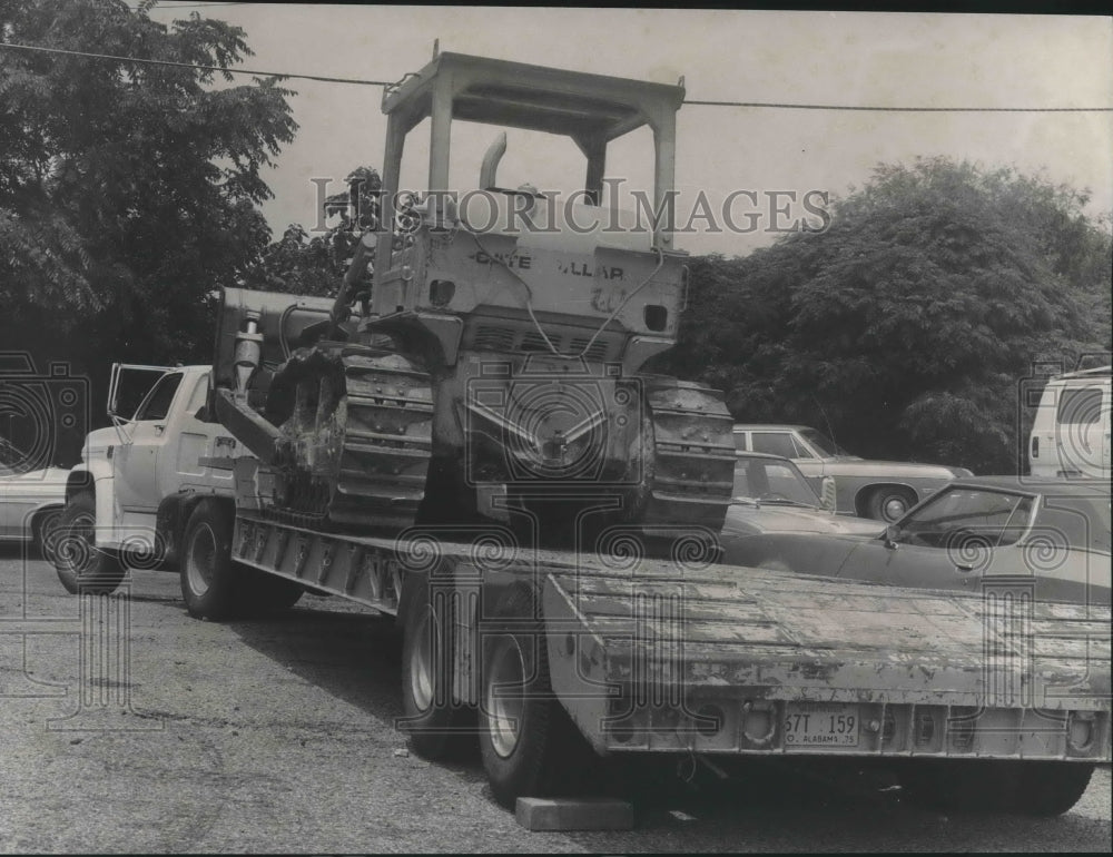 1975 Press Photo Stolen Equipment recovered at Double Springs, Alabama - Historic Images