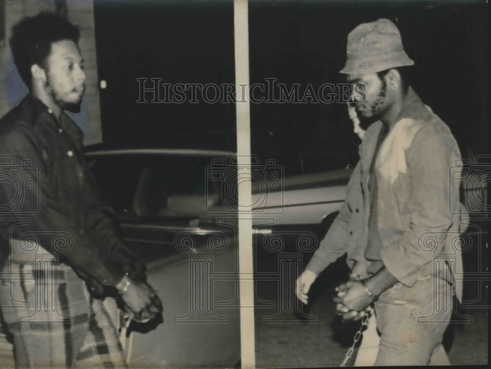 1975 Press Photo Murder Suspects Escorted to Trial in Fort Gaines, Georgia - Historic Images