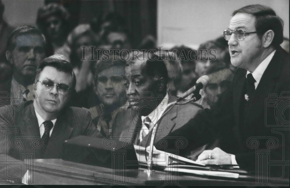 1981, Alabama Governor Fob James, Jefferson County Senators speak - Historic Images