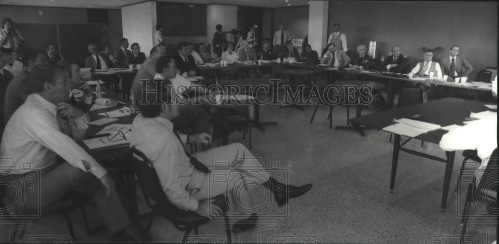 1979, Alabama Governor Fob James with Cabinet Members in Meeting - Historic Images