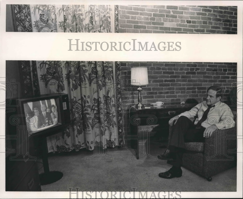 1986, Alabama Governor James Fob watching McMillan on Television - Historic Images