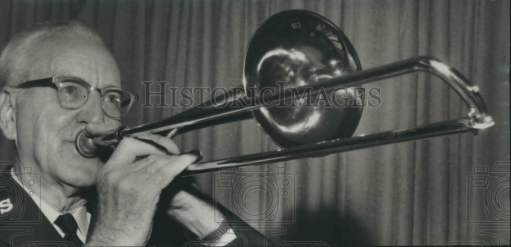 1968 Press Photo Lieutenant Colonel Frank Longino, Salvation Army - abna34214 - Historic Images