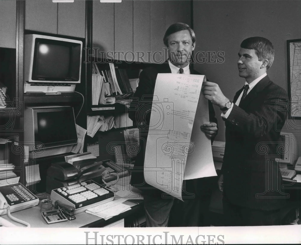 1988 Press Photo Mat Johnson and Gary Partridge of Sterne, Agee &amp; Leach Company - Historic Images