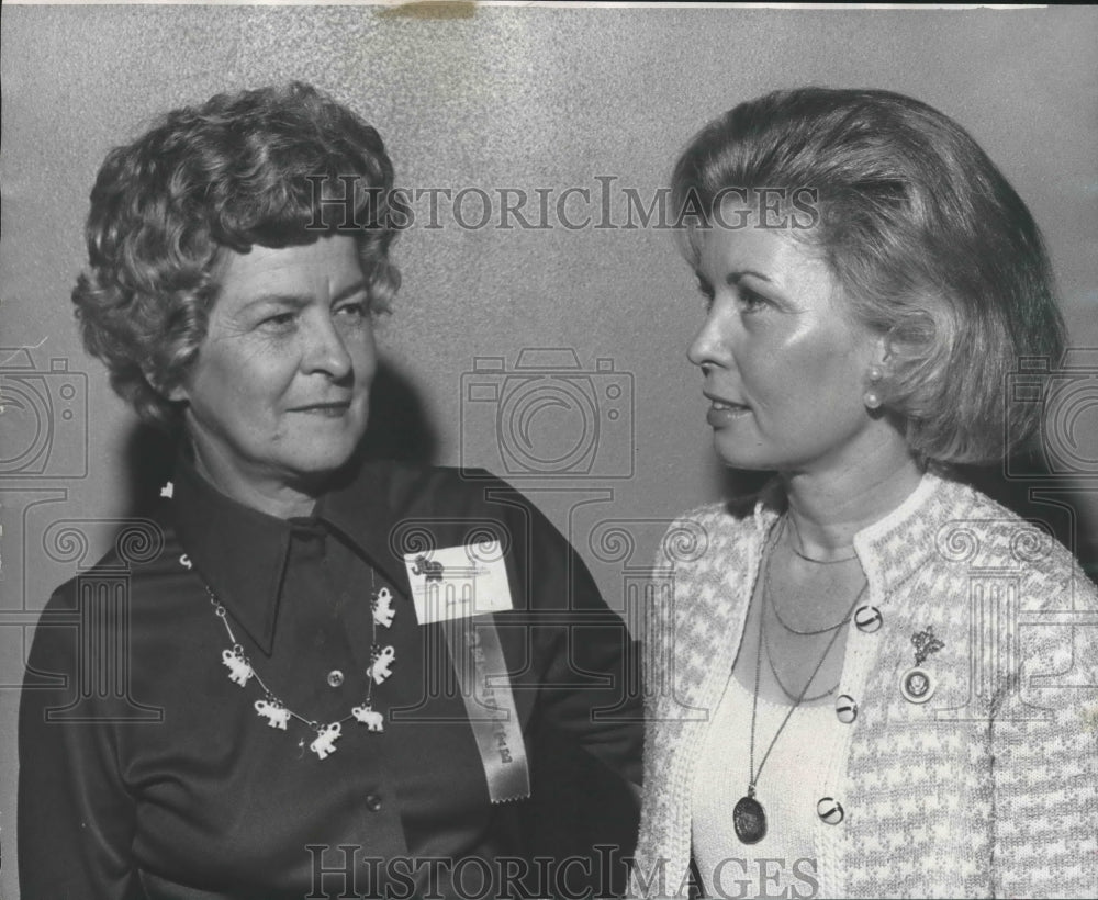 1972 Press Photo Joan Keat, President of AFRW with Miss Jones - abna34239 - Historic Images