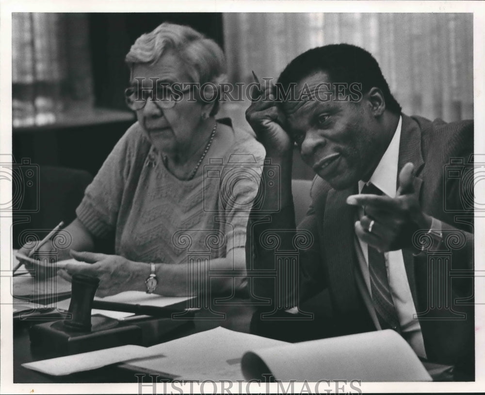1989 Press Photo Martha Gaskins and Dr. Louis Dale Birmingham Board of Education - Historic Images