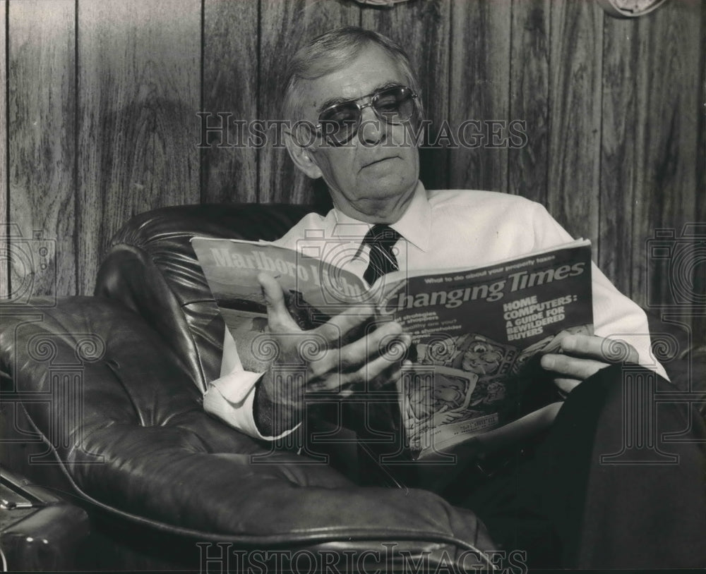 1984 Press Photo Gene Lint Former Executive Secretary to Mayor Borter - Historic Images