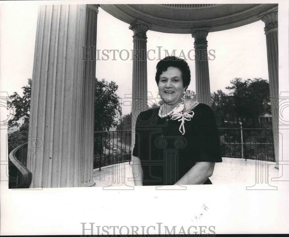 1989 Citizen of the year: Mrs. Patrick Linton, Vestavia Hills - Historic Images