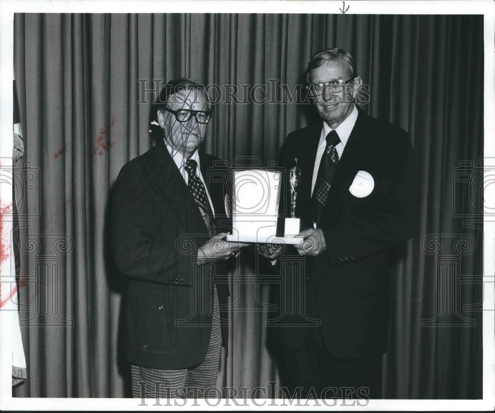 1974, William O. Whitt with Jim Duke of Alabama Power company, Awards - Historic Images