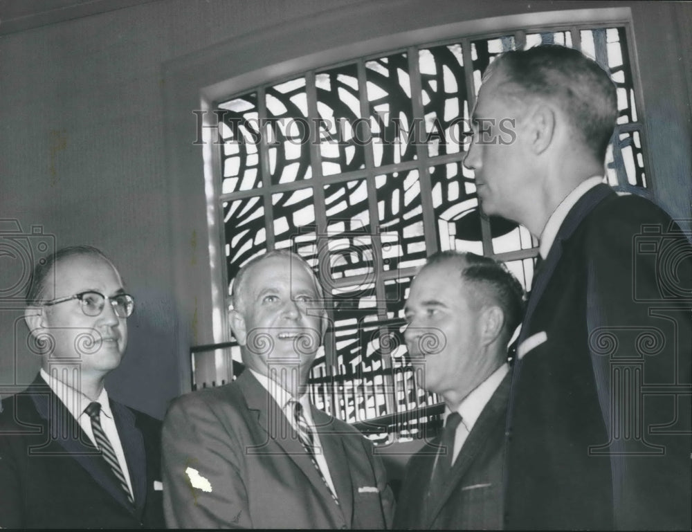 1965 Press Photo Lawrence Whitten, Architect, Woodlawn Baptist Sanctuary, Others - Historic Images