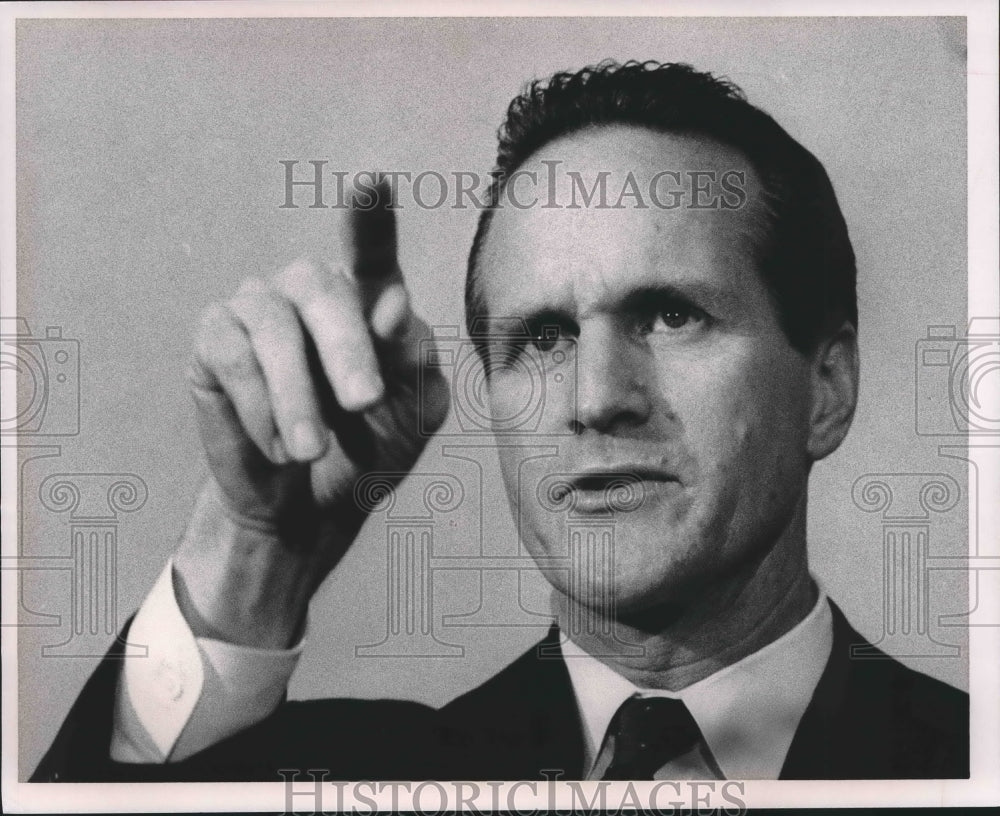 1989 Press Photo Allen P. Whitaker at Press Conference, FBI - abna34292 - Historic Images