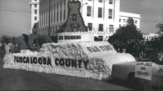1979, Tuscaloosa County Float in Alabama Governor Fob James' Parade - Historic Images