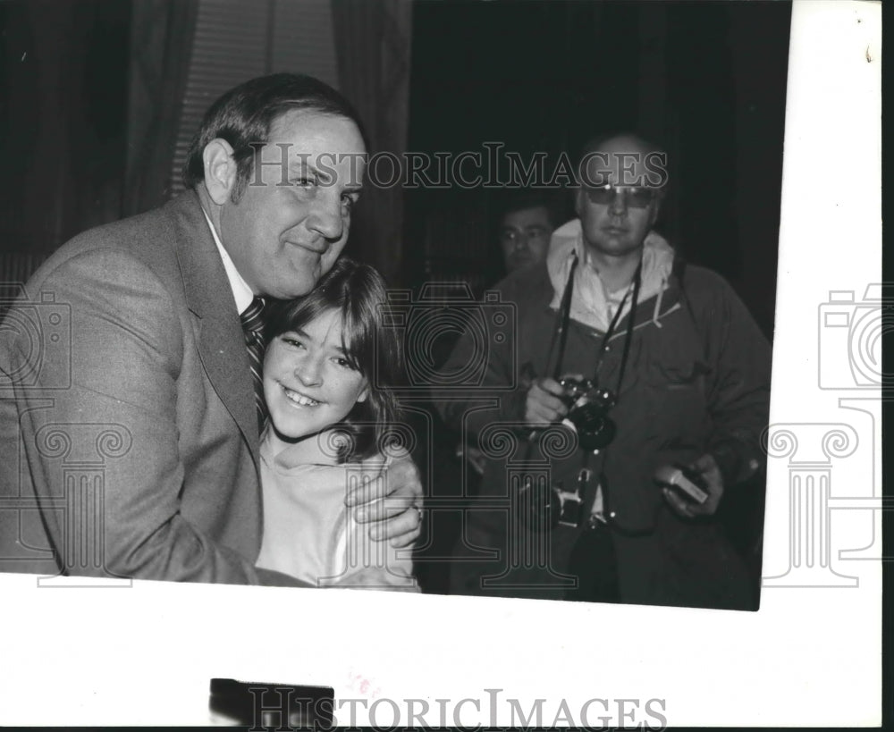 1979 Alabama Governor Fob James With Young Fan - Historic Images