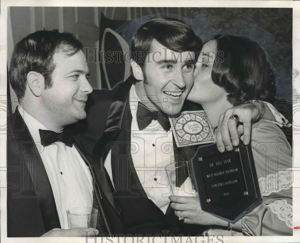 1971 Press Photo Doctor Bill Viar was named &quot;Most Eligible Bachelor&quot; at Ball - Historic Images