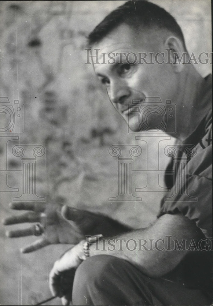 1967 Press Photo Military Senior Adviser Lieutenant Colonel Kenneth White, Jr. - Historic Images