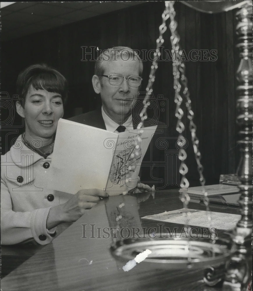 1972 Press Photo G. Ross Bell, Alabama Judge, with Mrs. Hinds - abna34453 - Historic Images