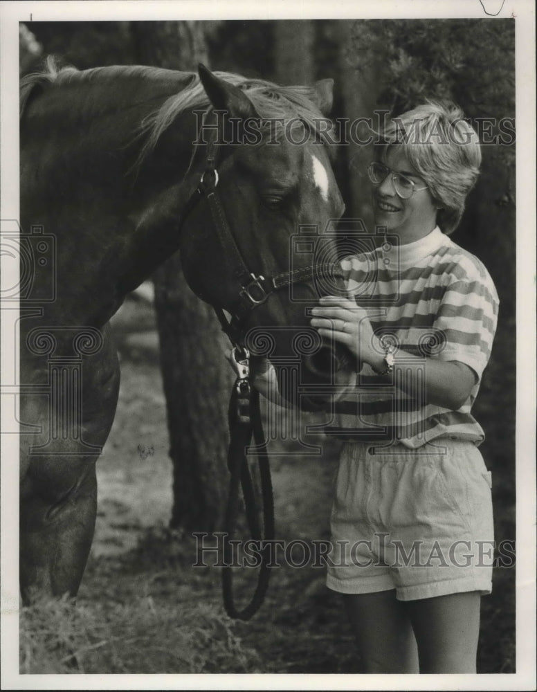 1989, Teri Lott, retired police sergeant and her horse Cocoa, Alabama - Historic Images