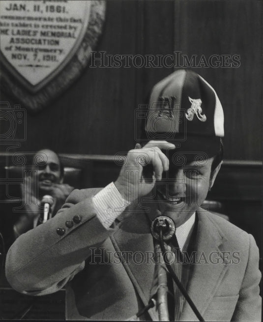 1979, Alabama Governor Fob James, tips his hat during speech - Historic Images