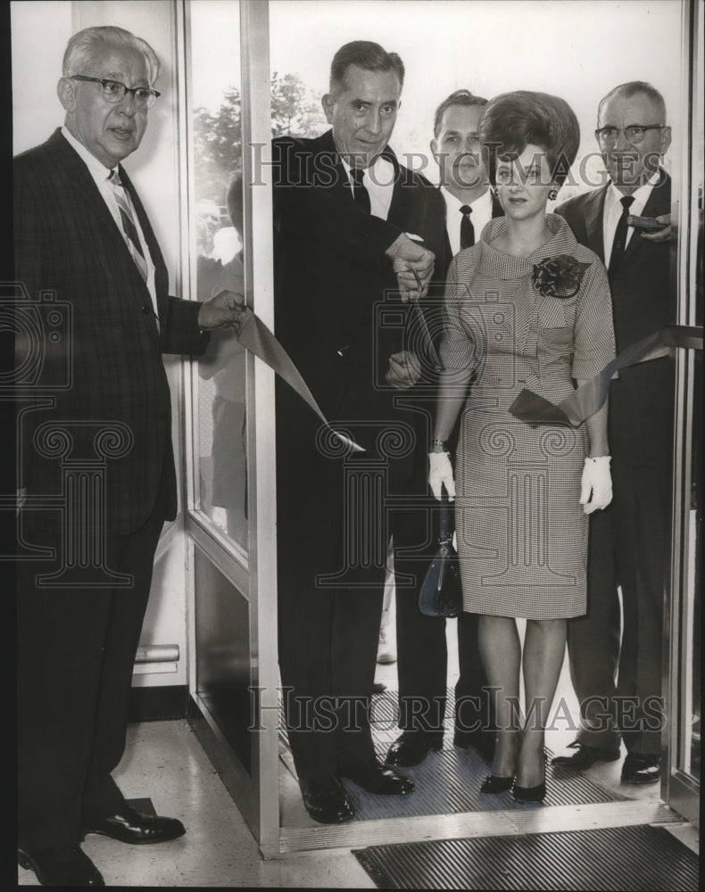 1965 Press Photo Ribbon Cutting Ceremony for Western Super Store Facility, AL - Historic Images