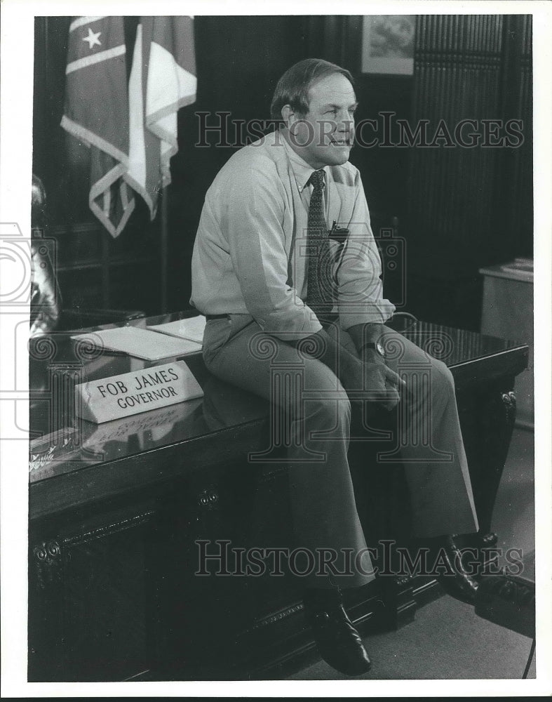 1982, Alabama Governor Fob James talks to reporters at conference - Historic Images